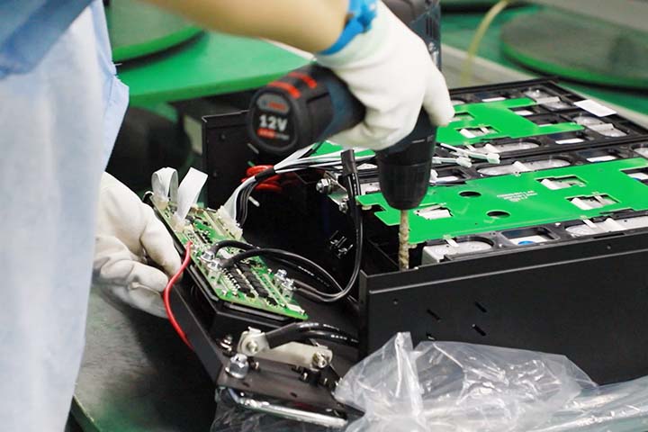 Battery Modules Manufacturing Process - BMS Installation